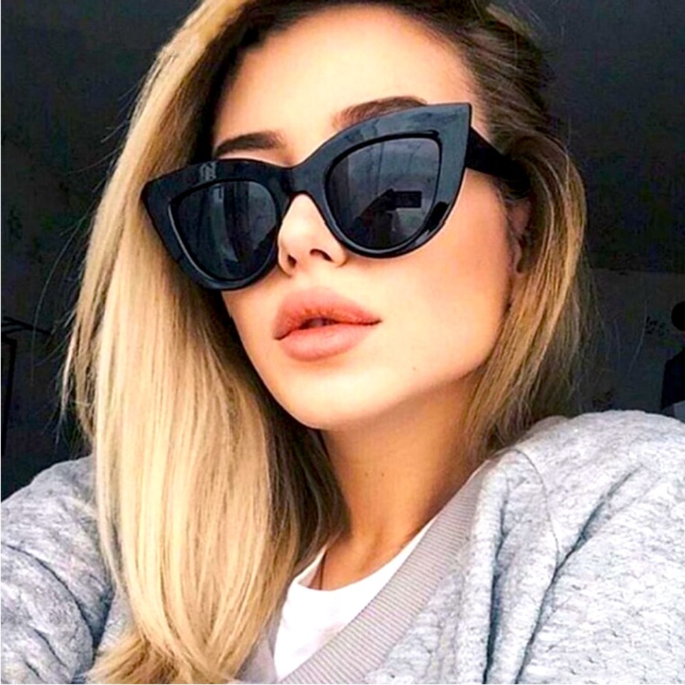 CATEYE SUNGLASSES WITH CASE!!